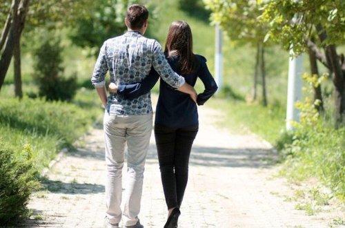 Sevgilisinin telefonunda kişi fotoları tapdı, onu döydü, anasını isə... - Bakıda şok olay