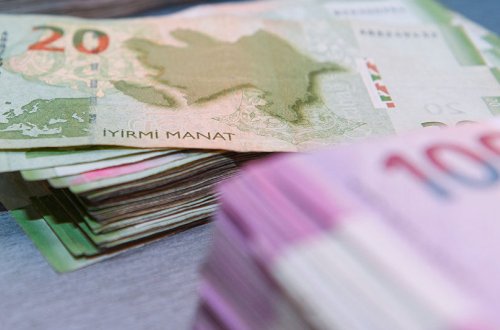 61 işçisinin maaş kartını ələ keçirən vəzifəli şəxs pulları bu yerdə gizlədirmiş - VİDEO