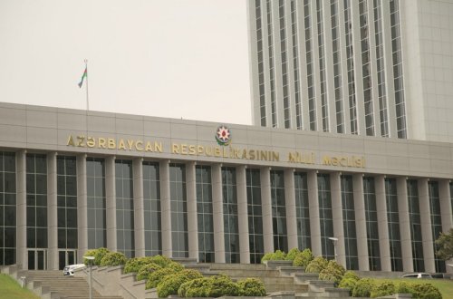 Gələn ilin büdcəsi üçüncü oxunuşda parlamentə tövsiyə edilib