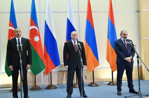 Putin İlham Əliyev və Nikol Paşinyana zeytun budağı hədiyyə edib