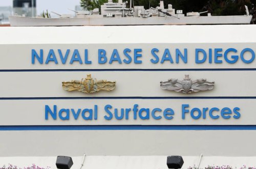 ABŞ-da hərbi obyektə girmək istəyən bıçaqlı şəxs güllələndi - FOTO