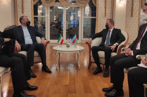 Ceyhun Bayramov İran xarici işlər naziri ilə görüşüb