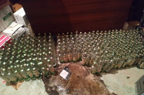 Bakıda mağazada çox sayda saxta spirtli içkilər aşkarlandı - FOTO