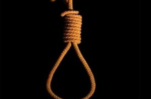 Bakıda kişi işlədiyi köşkdə özünü asdı