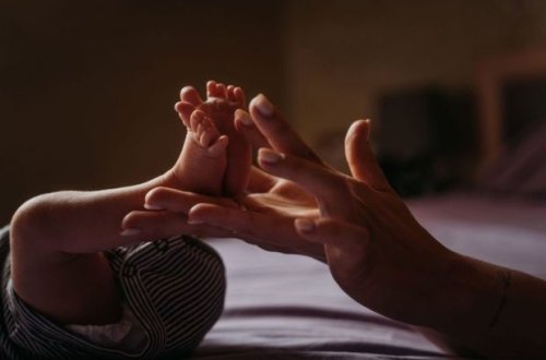 Koronavirusla bağlı XƏBƏRDARLIQ: Yeni ana olanlar diqqətli olmalıdır - VİDEO