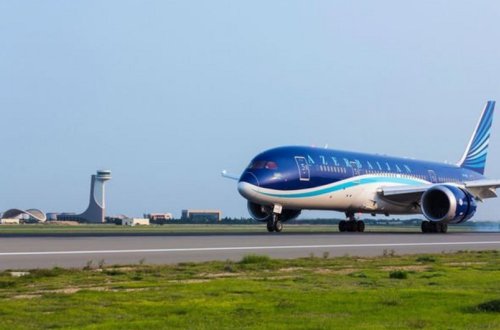AZAL-ın təyyarəsi güclü duman səbəbindən Heydər Əliyev Beynəlxalq Aeroportuna qayıdıb