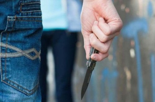 Bakıda kütləvi davada iki nəfər bıçaqlandı