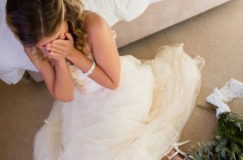 Toydan sonra HƏQİQƏT ÜZƏ ÇIXDI: Gəlin ata evinə qayıtdı - Hamıdan gizlədib... / FOTOLAR