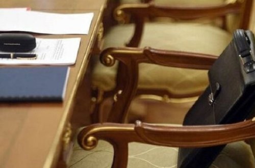 Bakıda rəis keçmiş işçisini kabinetində döydü - FOTO