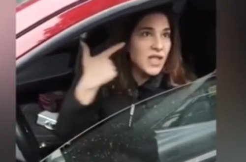 Bakıda yolu kəsən qadın sürücü ətrafdakıları söyüşlə təhqir etdi - +18 VİDEO