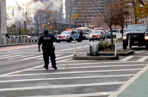 ABŞ-da BMT qərargahının qarşısına gələn naməlum silahlı şəxs saxlanılıb