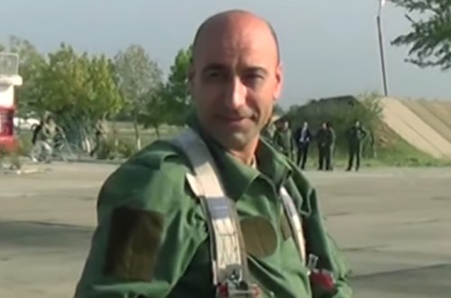 Zaur Nudirəliyev təyyarəni düşmən mövqeyinə çırparaq şəhid olubmuş...