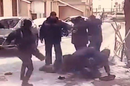 Moskvada miqrantlar arasında dava düşdü: Yaralılar var - VİDEO