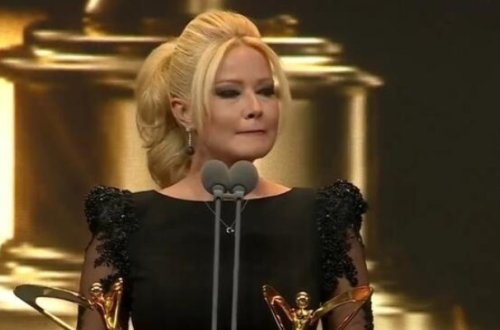 İki mükafat qazanan Müge Anlı göz yaşlarına boğuldu - Video