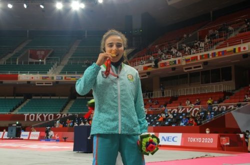 Азербайджанская паралимпийская чемпионка по дзюдо поделилась детскими фотографиями - ФОТО