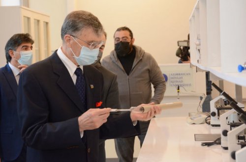 Состоялось открытие лаборатории имени Азиза Санджара - ФОТО