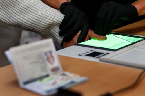 Мигрантов в России могут обязать проходить дактилоскопию из-за новых татуировок