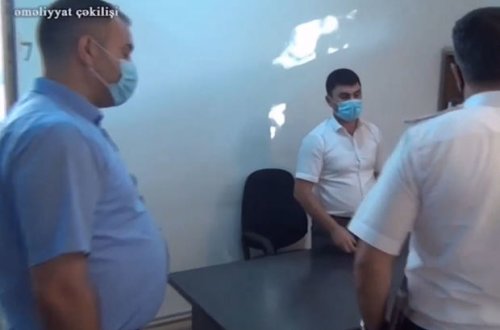 Rüşvət alarkən saxlanılan məmurlara hökm oxundu - VİDEO