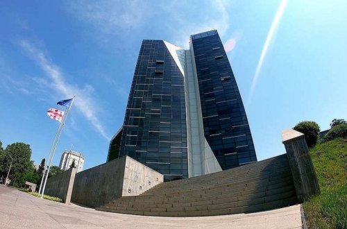 Gürcüstanın Ədliyyə Nazirliyinin əməkdaşları Mixeil Saakaşviliyə görə cəzalandırılıb