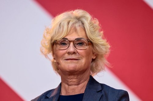 Almaniyanın müdafiə naziri yenə qadın olub