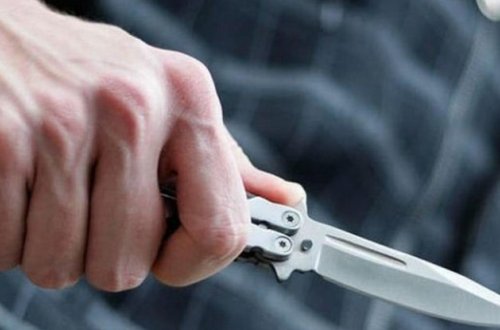 Atasını öldürən 19 yaşlı gənc: “Bacıma təcavüz etmişdi...”