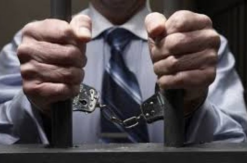 Rusiyada şagirdlərini yoldan çıxaran biologiya müəllimi həbs edildi