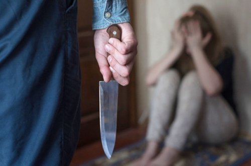 Keçmiş arvadını və onun atasını öldürmək istədi