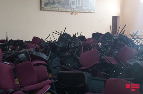 Azərbaycanda məktəbə hücum etdilər - FOTO