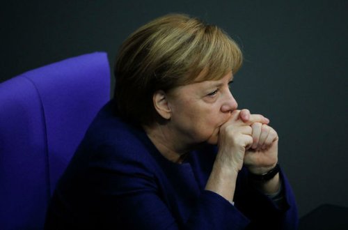 В Польше Меркель поставили в один ряд с Гитлером и Геббельсом - ФОТО