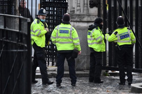 Londonda polis silahlı şəxsi güllələyib