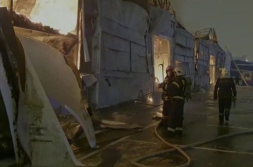 Sankt-Peterburqda geyim bazarında güclü yanğın - VİDEO