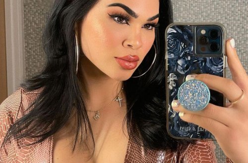 Qaydasız döyüş üzrə seks simvoldan bikinili VİDEO