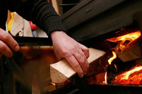 Qaz yoxdur, evlərini odunla qızdırırlar - VİDEO