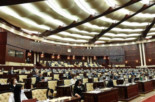 “Media haqqında” yeni qanun layihəsi birinci oxunuşda qəbul edildi