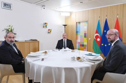 İlham Əliyevlə Nikol Paşinyan razılaşdı: Zəngəzur dəhlizi boyunca dəmir yolu xətti çəkiləcək