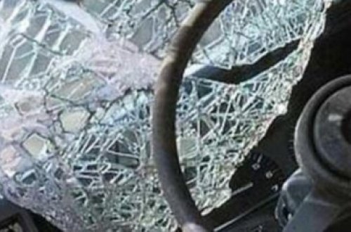 Ağsuda avtobus minik avtomobili ilə toqquşub, ölən var