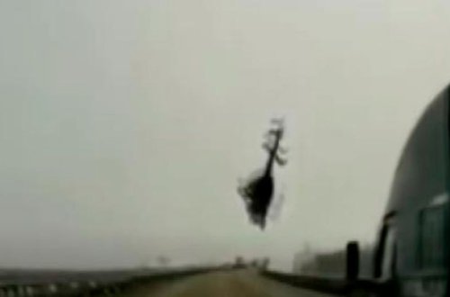 ABŞ-da helikopter yola çırpıldı - Video