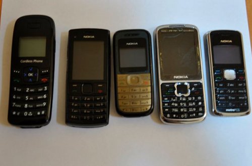 Həbsdə olan oğluna beş telefon vermək istəyərkən tutuldu