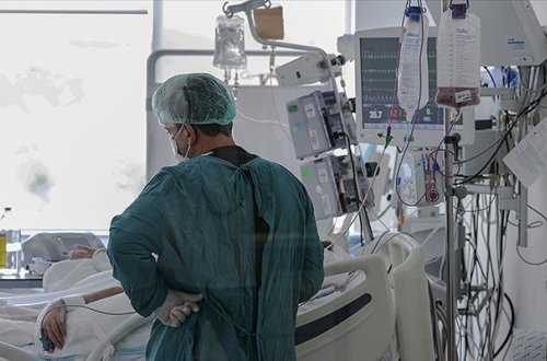 Türkiyədə son sutkada yoluxanların və ölənlərin sayı azaldı