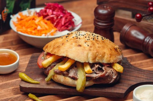 Dönərdən daha iki nəfər zəhərləndi: Xəstəxanaya yerləşdirildilər