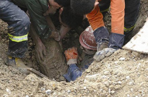 İsmayıllıda fəhlə torpaq uçqunu altında qalıb öldü