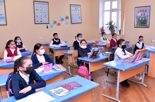 Emin Əmrullayev məktəblərdə pul yığılmasından danışdı