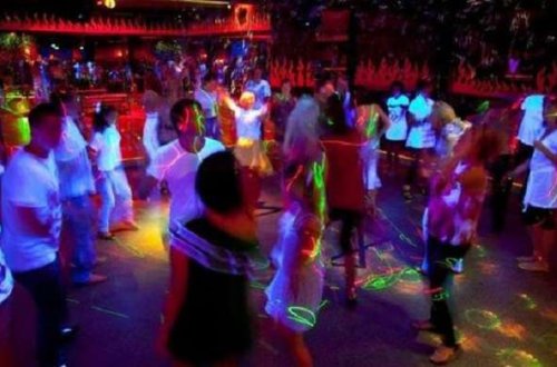 Bakıda gecə klubundan biabırçı VİDEO