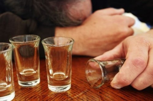 Bakıda içkidən zəhərlənən kişi öldü