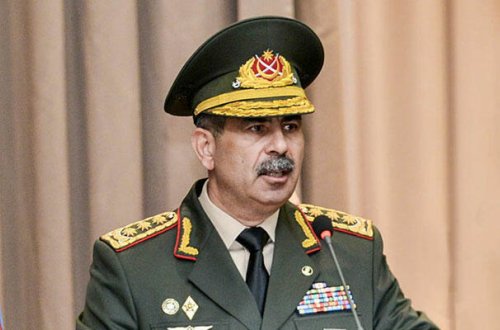 Müdafiə naziri Vətən Müharibəsinin ilk dəqiqələrindən danışdı