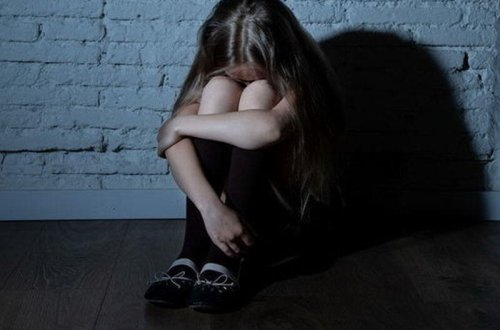 Din xadimi 3 qızı 10 il ərzində zorlayıb - Faktlar ölkəni qarışdırdı