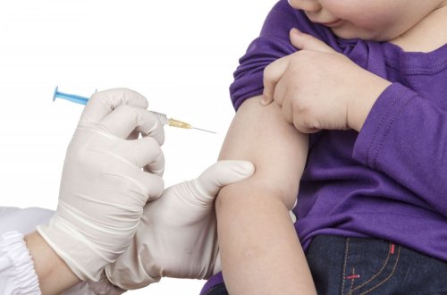 Britaniyada Pfizer vaksininin 5-11 yaşlı həssas qrupda olan uşaqlara vurulması tövsiyə edilib