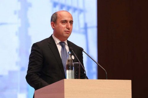 Emin Əmrullayev: “Təəssüf ki, bir çox hallarda məktəblərdə inzibatçılıq, təsərrüfatçılıq pedaqoji fəaliyyəti üstələyir”