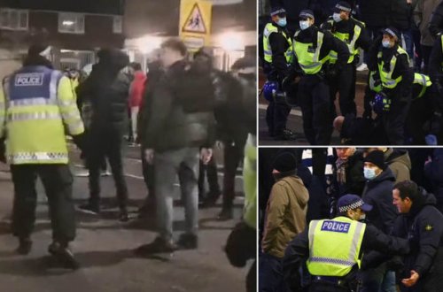 İngiltərədə futbol fanatları arasında qanlı toqquşma olub - VİDEO