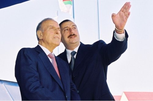 Ulu Öndəri canlı yaşadan liderimiz